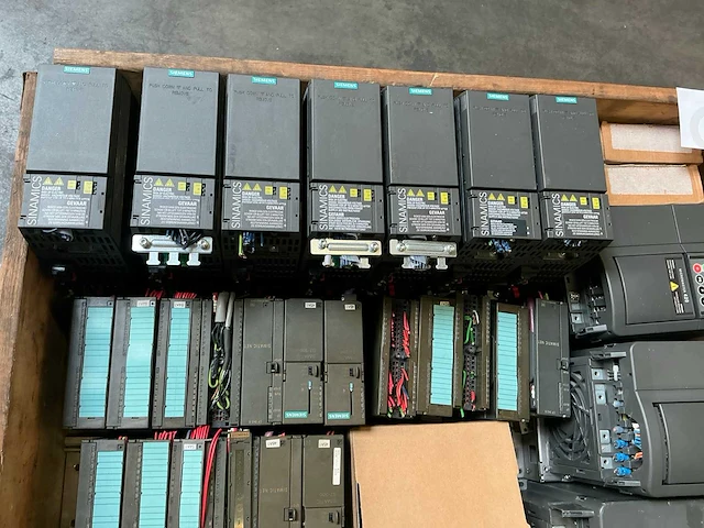 Partij siemens frequentieregelaars en plc modules - afbeelding 4 van  13