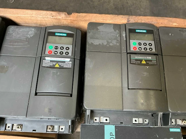 Partij siemens frequentieregelaars en plc modules - afbeelding 7 van  13