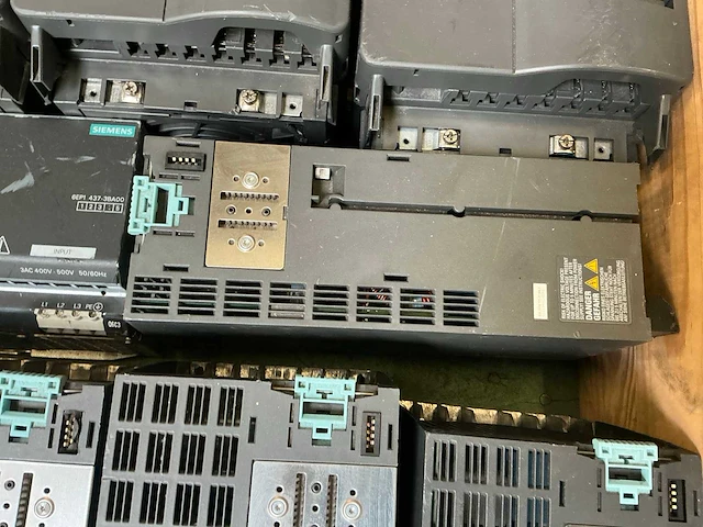 Partij siemens frequentieregelaars en plc modules - afbeelding 10 van  13