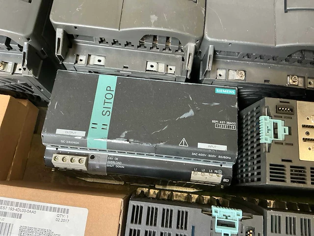 Partij siemens frequentieregelaars en plc modules - afbeelding 11 van  13