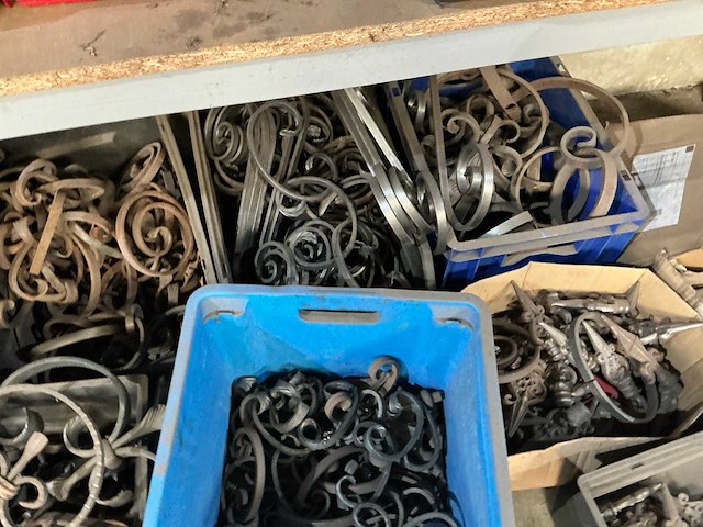 Partij sierhekwerk onderdelen - afbeelding 3 van  8