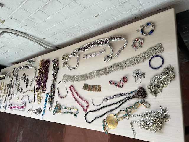 Partij sierraden - afbeelding 1 van  8