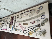 Partij sierraden - afbeelding 1 van  8