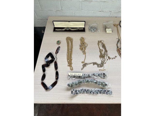 Partij sierraden - afbeelding 2 van  8