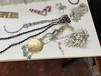 Partij sierraden - afbeelding 8 van  8