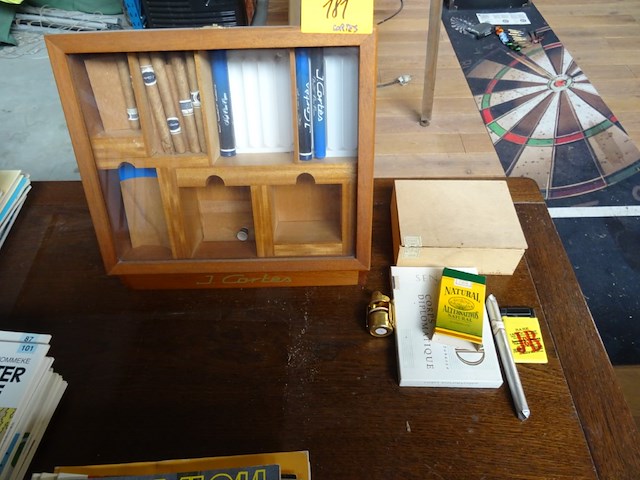 Partij sigaren + toebehoren - afbeelding 1 van  5