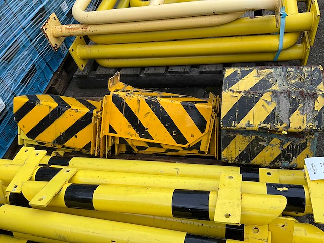 Partij signalisatie materiaal voor palletstelling - afbeelding 1 van  2