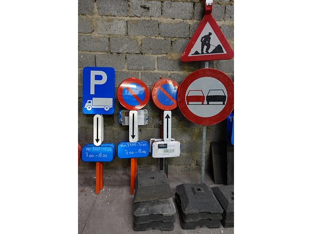 Partij signalisatieborden + voetstukken - afbeelding 3 van  4