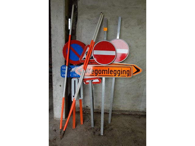 Partij signalisatieborden - afbeelding 1 van  2