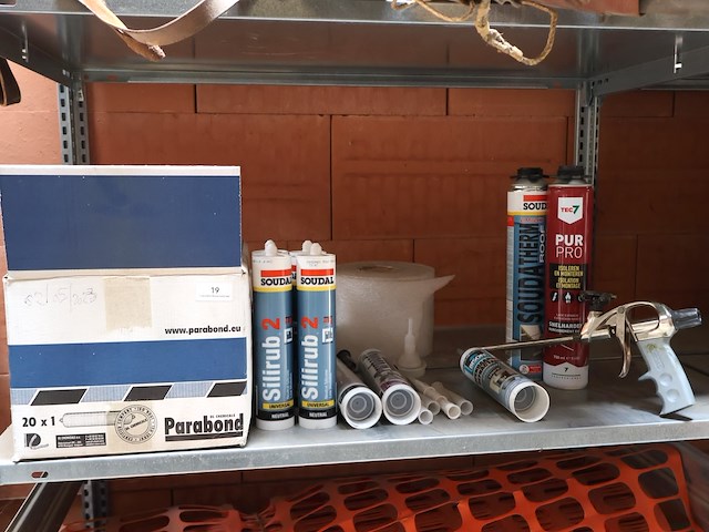 Partij silicone & bevestiging - afbeelding 1 van  4