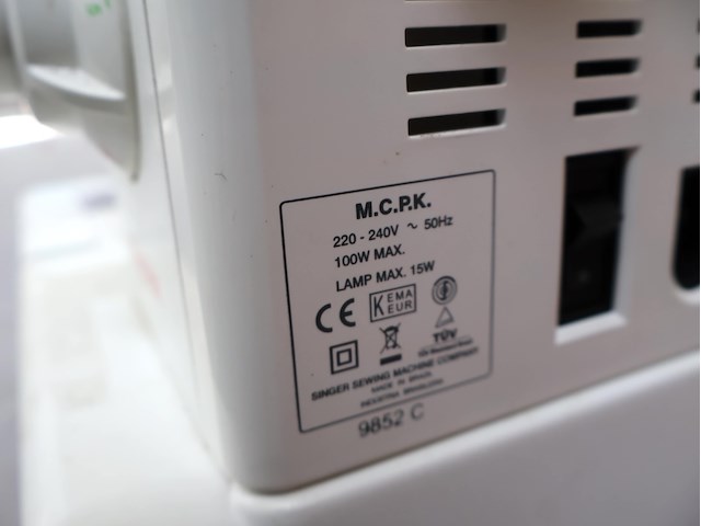 Partij singer naaimachine - afbeelding 2 van  10