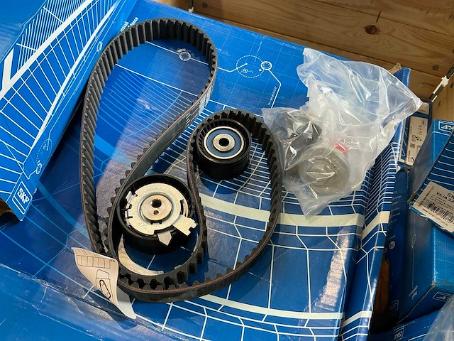 Partij skf motor-onderdelen - afbeelding 2 van  8