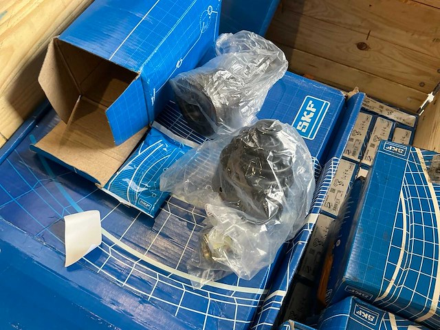 Partij skf motor-onderdelen - afbeelding 3 van  8