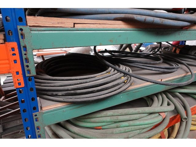 Partij slangen & buizen - afbeelding 3 van  18