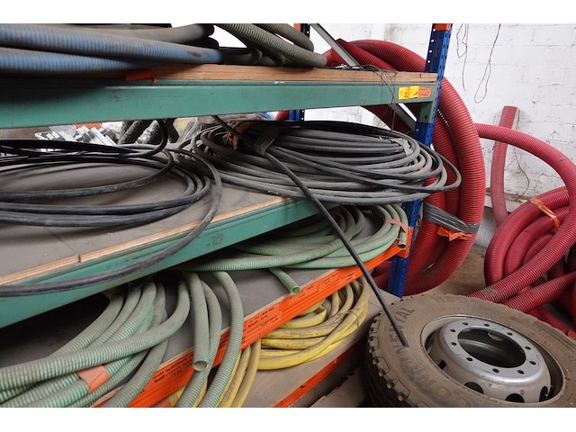 Partij slangen & buizen - afbeelding 7 van  18