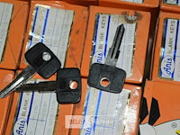 Partij sleutels en scharnieren - afbeelding 4 van  5