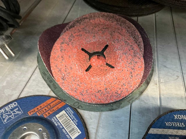 Partij slijp en schuurschijven - afbeelding 6 van  6