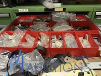 Partij sloten, deuronderdelen en spanmateriaal - afbeelding 5 van  57