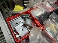 Partij sloten, deuronderdelen en spanmateriaal - afbeelding 6 van  57