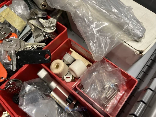 Partij sloten, deuronderdelen en spanmateriaal - afbeelding 14 van  57