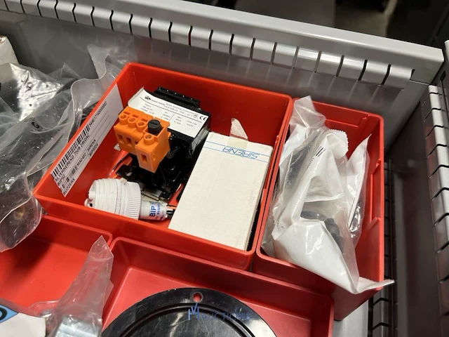 Partij sloten, deuronderdelen en spanmateriaal - afbeelding 19 van  57