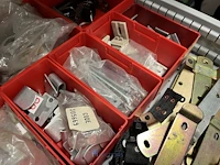 Partij sloten, deuronderdelen en spanmateriaal - afbeelding 48 van  57