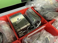 Partij sloten, deuronderdelen en spanmateriaal - afbeelding 49 van  57