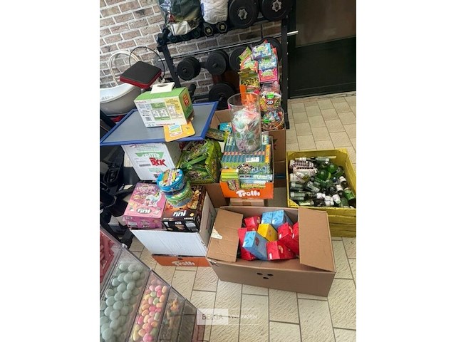 Partij snoep - afbeelding 1 van  12