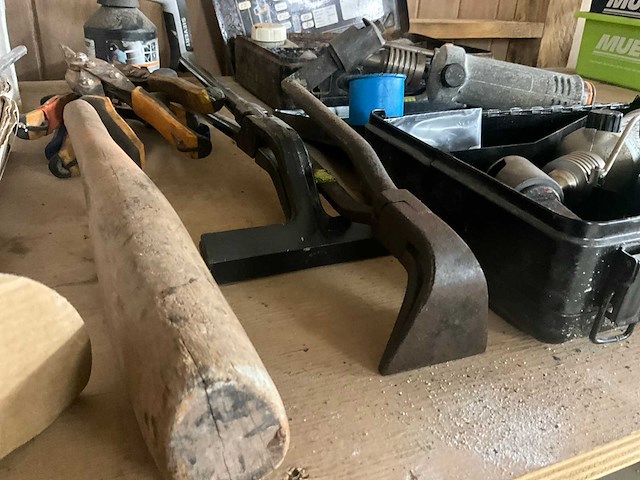 Partij soldeer benodigdheden/toebehoren - afbeelding 1 van  8