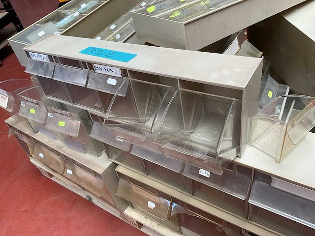 Partij sorteer bakken met inhoud - afbeelding 6 van  9