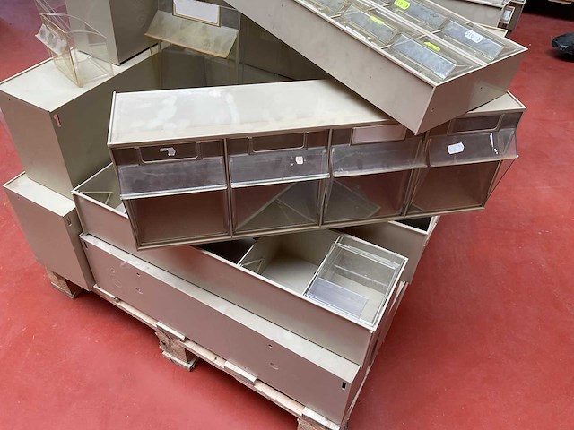Partij sorteer bakken met inhoud - afbeelding 7 van  9