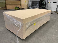 Partij spaanplaten 3055x1255x18mm 46 stuks - afbeelding 1 van  1