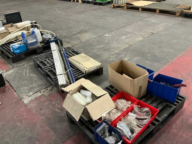 Partij spare parts - afbeelding 1 van  10