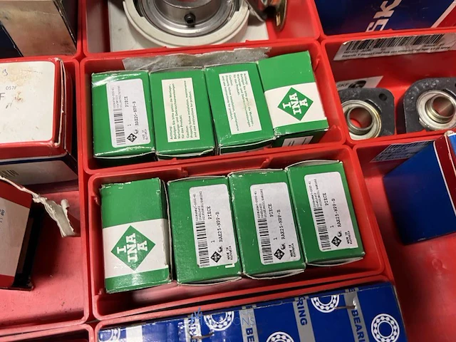 Partij speciale lagers, glijlagers en lineaire lagerdelen - afbeelding 38 van  222