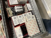 Partij speciale lagers, glijlagers en lineaire lagerdelen - afbeelding 91 van  222
