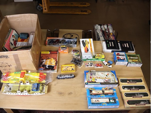 Partij speelgoed - afbeelding 1 van  11