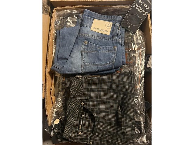 Partij spijkerbroeken in 4 dozen diverse maten - afbeelding 3 van  6