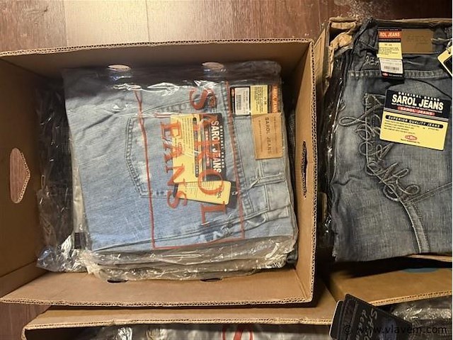 Partij spijkerbroeken in 4 dozen diverse maten - afbeelding 5 van  6