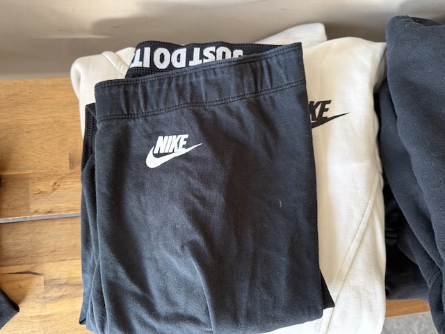 Partij sportkledij - afbeelding 2 van  16