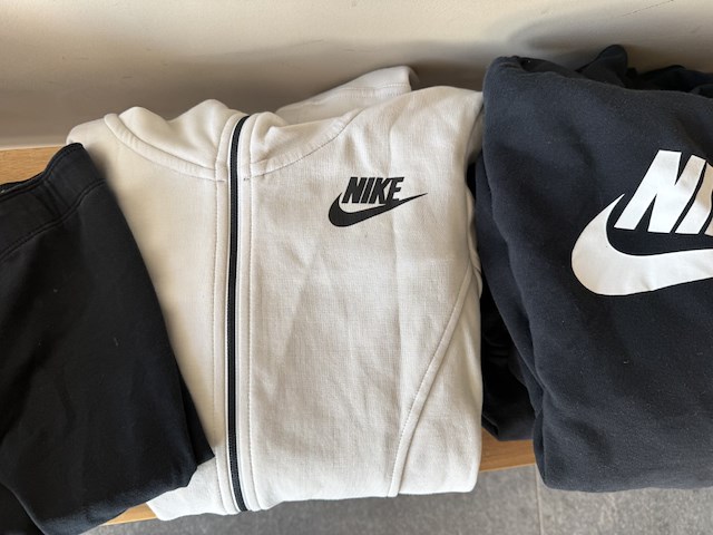 Partij sportkledij - afbeelding 3 van  16