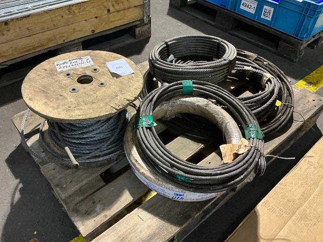 Partij staaldraad - afbeelding 2 van  2