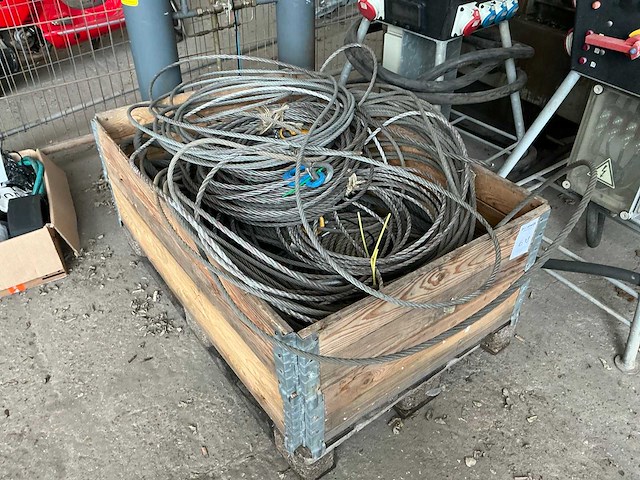 Partij staalkabel - afbeelding 1 van  6