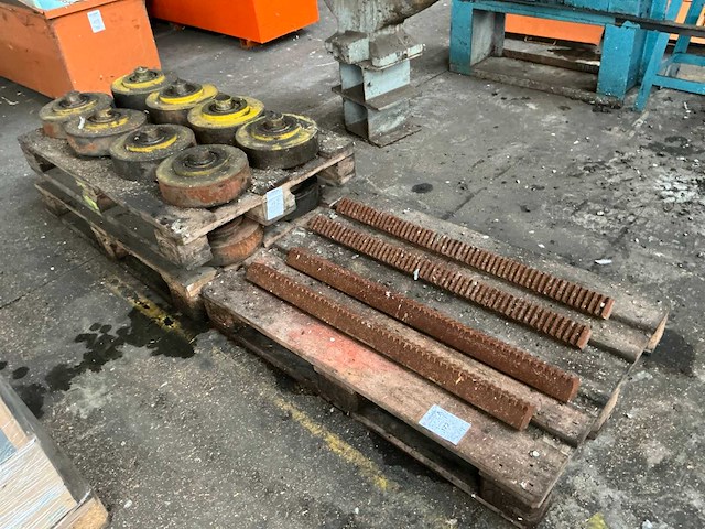 Partij stalen machine delen - afbeelding 1 van  4