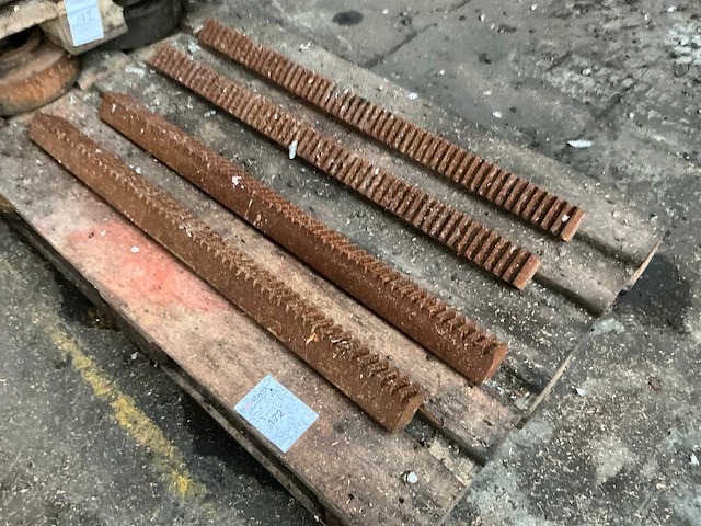 Partij stalen machine delen - afbeelding 2 van  4