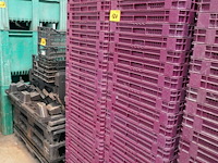 Partij stapelbakken + plastieken palletten - afbeelding 1 van  5