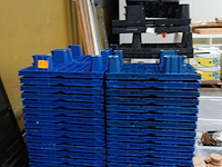 Partij stapelbare bakken - afbeelding 1 van  5