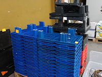 Partij stapelbare bakken - afbeelding 2 van  5