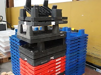 Partij stapelbare bakken - afbeelding 3 van  5