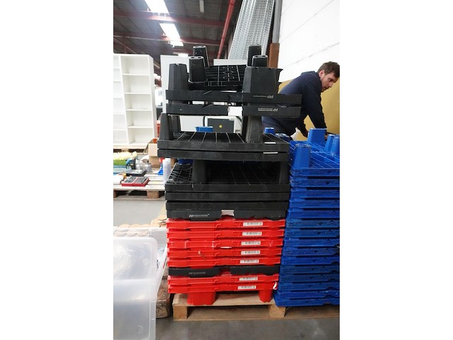 Partij stapelbare bakken - afbeelding 4 van  5