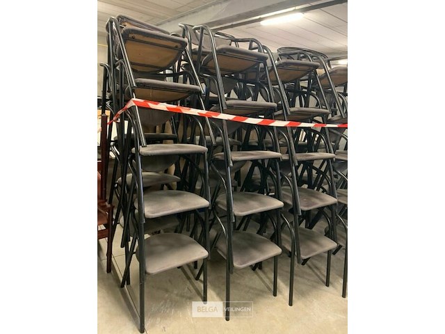 Partij stapelbare stoffen stoelen - afbeelding 1 van  3